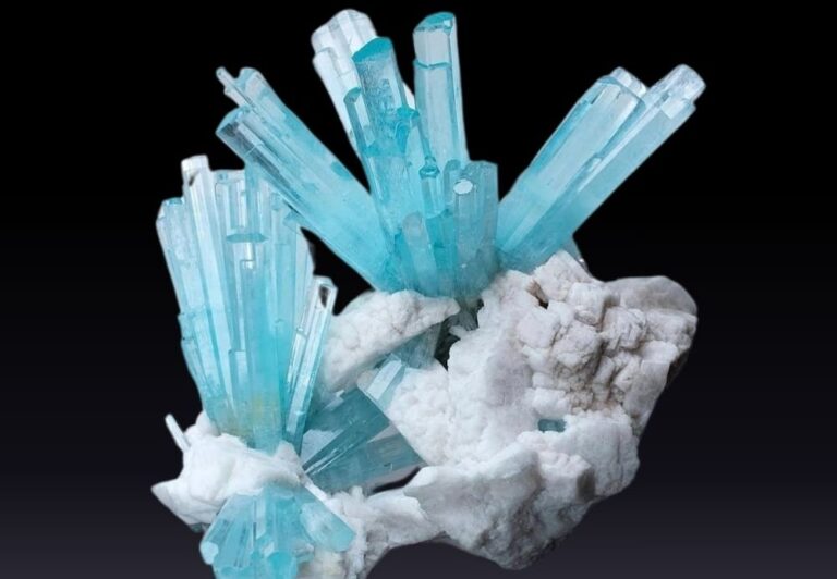 Голубой аквамарин