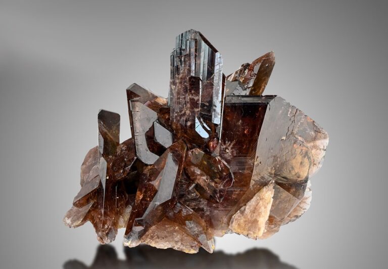 Дымчатый кварц (Раухтопаз): природная мистика из Бразилии