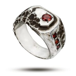 Кольцо с натуральным гранатом оправа серебро