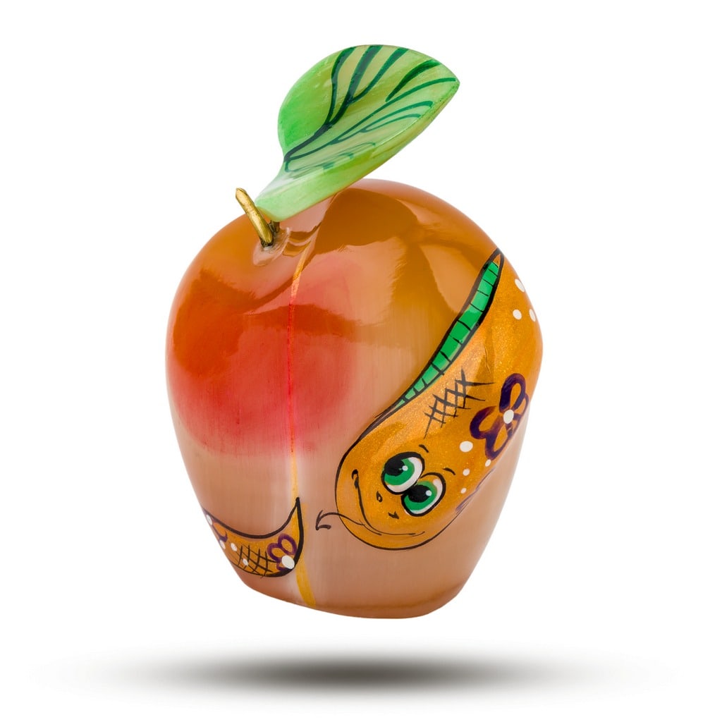 Фигурка из камня селенит «Змея с яблоком»