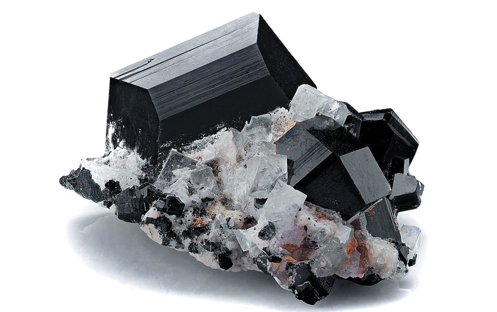 Черный турмалин шерл